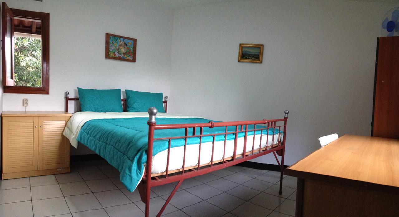 De Riau Guesthouse Бандунг Номер фото